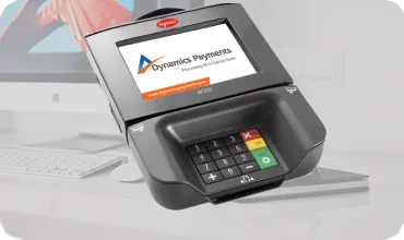 Terminal de pago con la pantalla de Dynamics Payments